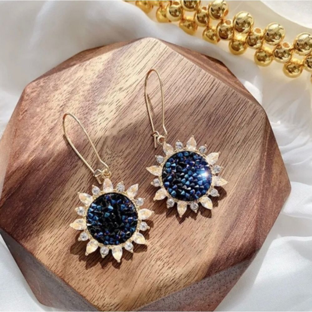 🌻 Sparkling Sunflower Earrings 🌻 - Picture 2 of 2